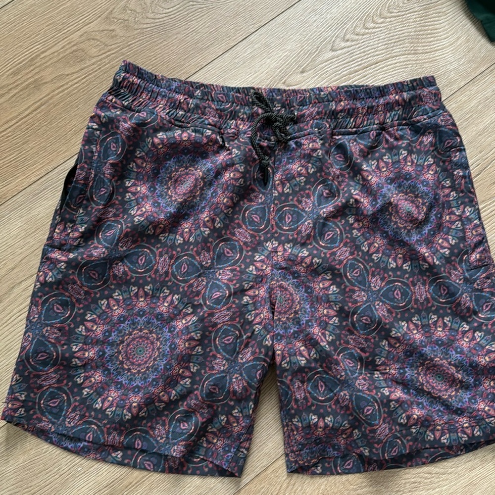 Men’s Fyn and Fia Short Size L never worn